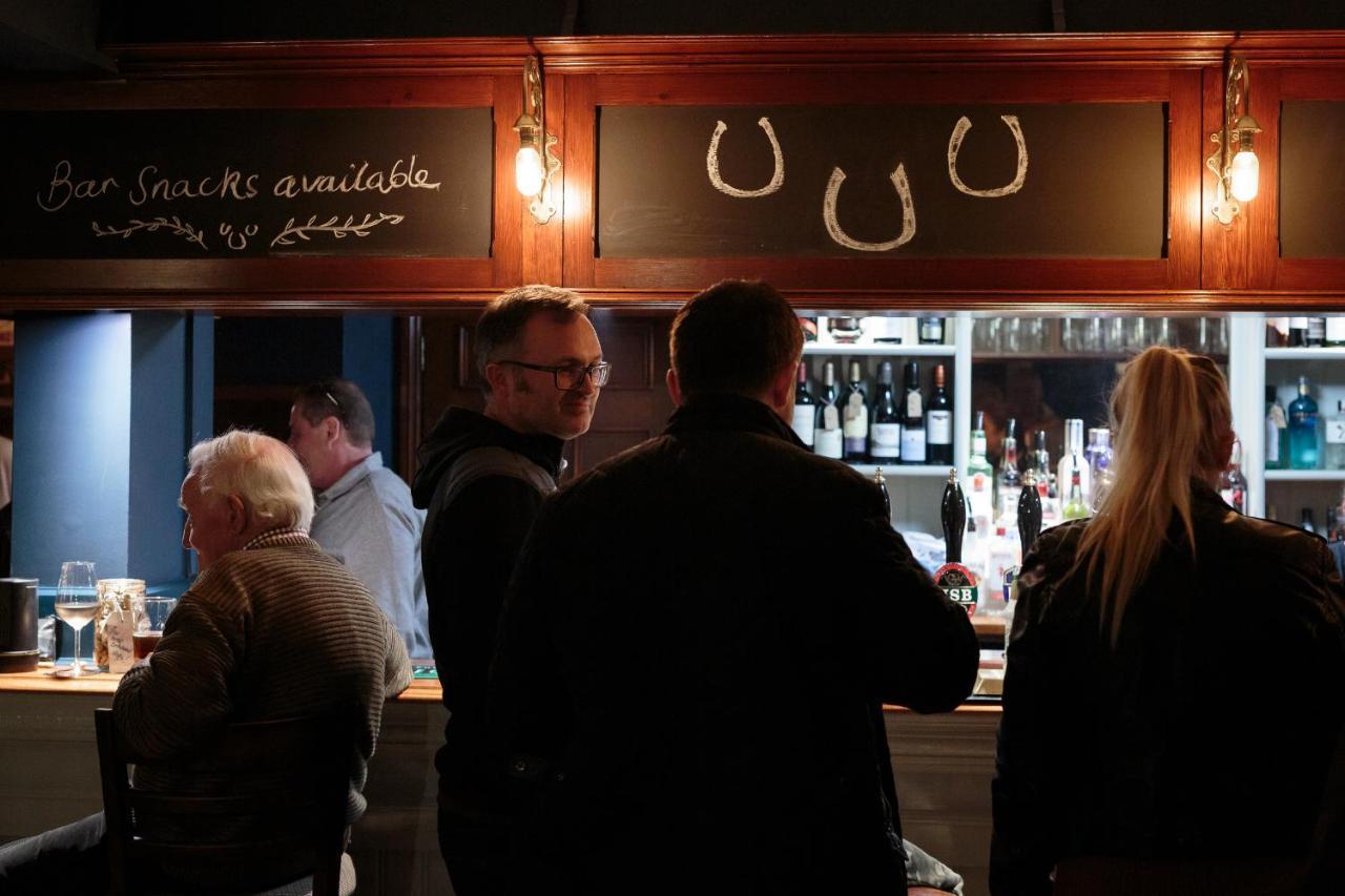 The Three Horseshoes East Worldham Алтон Екстериор снимка