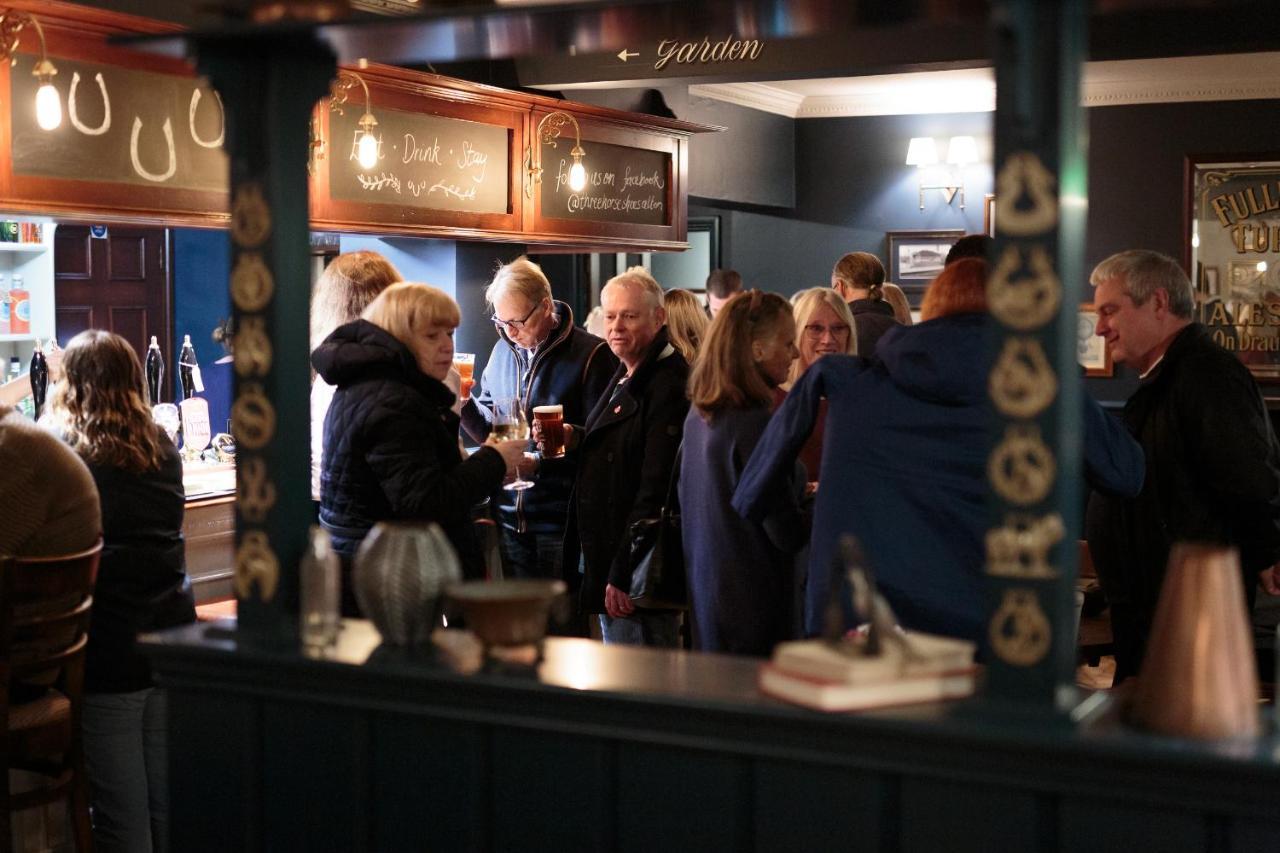 The Three Horseshoes East Worldham Алтон Екстериор снимка