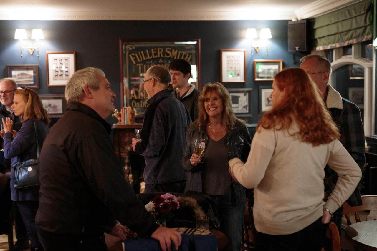 The Three Horseshoes East Worldham Алтон Екстериор снимка