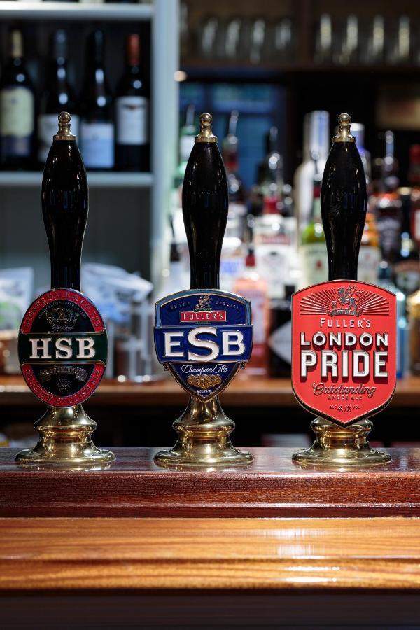 The Three Horseshoes East Worldham Алтон Екстериор снимка