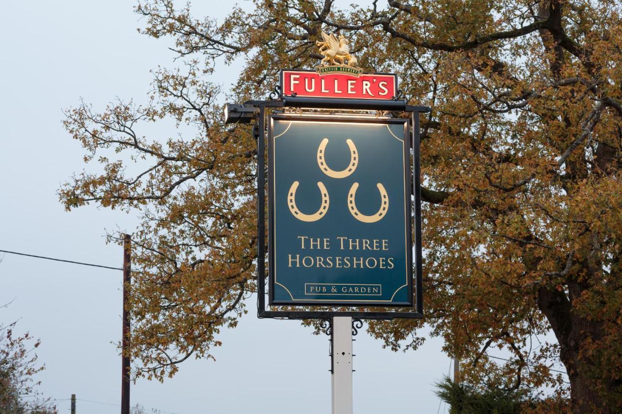 The Three Horseshoes East Worldham Алтон Екстериор снимка
