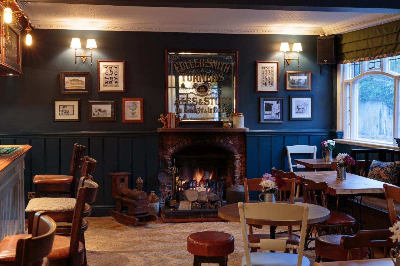 The Three Horseshoes East Worldham Алтон Екстериор снимка