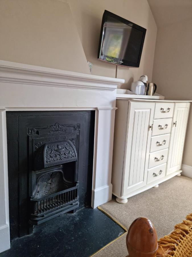 The Three Horseshoes East Worldham Алтон Екстериор снимка